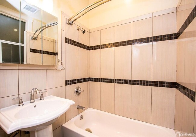 Photo - 4927 California St