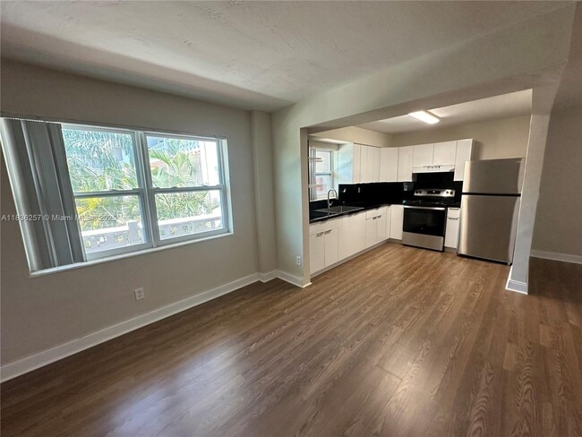 Building Photo - 941 NE 170th St Unit 220 Rental
