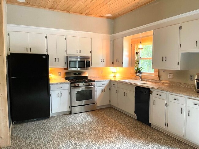 Photo - 320 N Poplar St