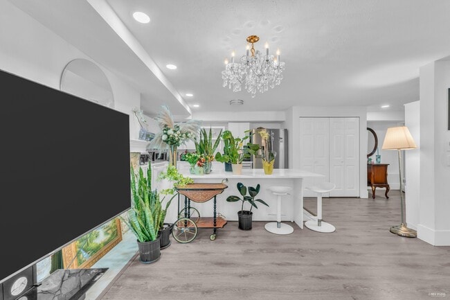 Photo - 2585 Westhill Way