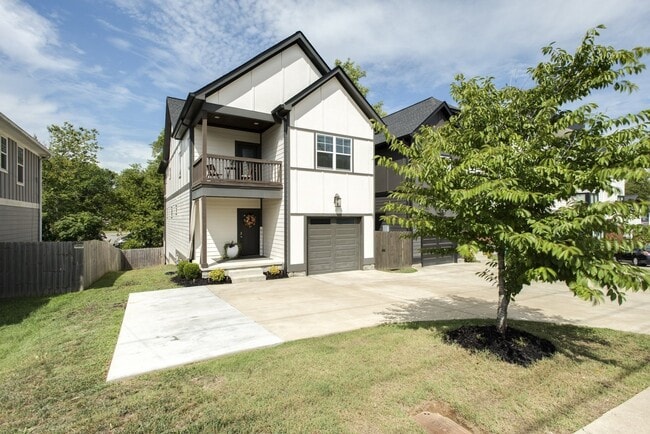 Photo - **NOW AVAILABLE!!**  Gorgeous Home Minutes from Downtown Nashville Unit A