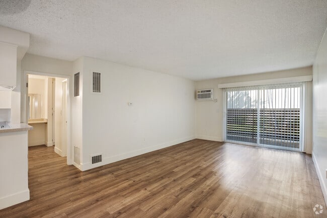 2 habitaciones, 2 baños, 1075 pies cuadrados