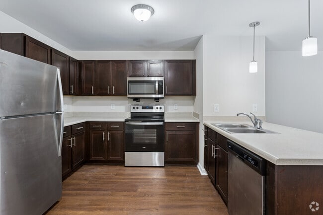 1BR, 1BA - 650SF - Kitchen - Reserve at Hollywood