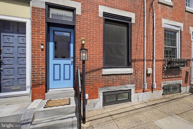 Building Photo - 2337 E Fletcher St