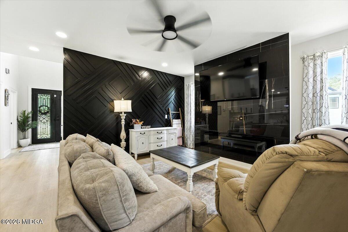 Photo - 100 Lakeside Dr