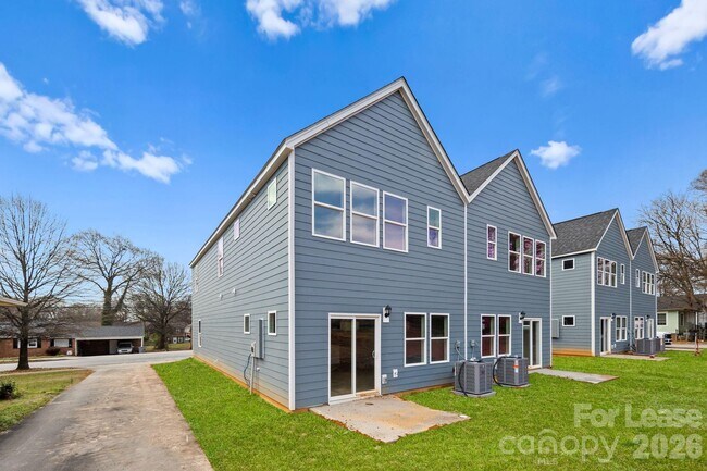 Photo - 333 N Hoskins Rd