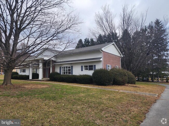 Building Photo - 14153 Buchanan Trail W Rental