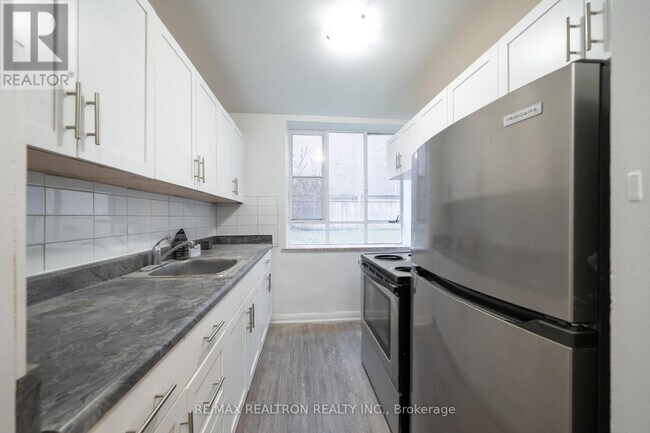 Photo - 77 Erskine Ave Unit M7