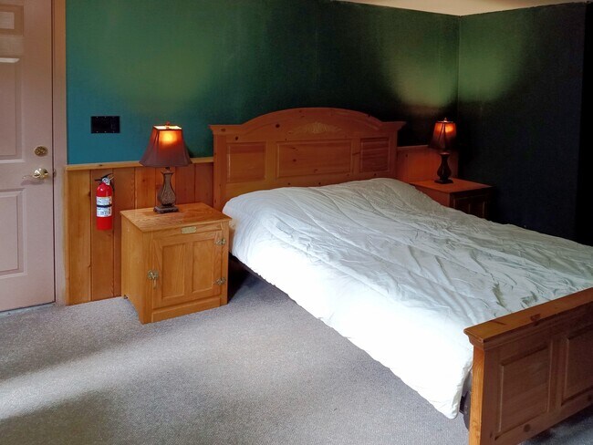 Photo - 8008 149th St NW Unidad Cozy in the Forest