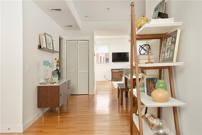 Photo - "Spacious 3-Bed Oasis with Granite Eleganc...