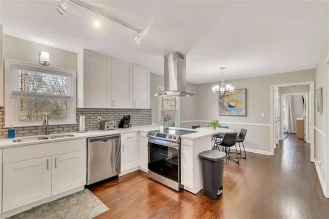 Photo - 2051 Harwinor Rd SE