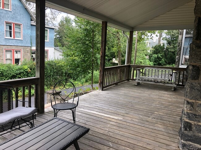 Front Wrap Around Porch - 1511 Spring Ave Unit Apartment #1