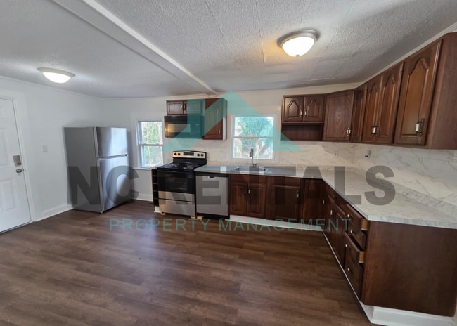 Photo - 645 Church St