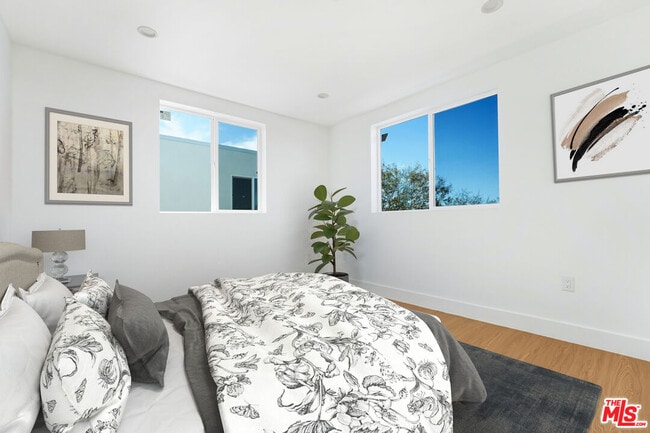 Photo - 1200 W 38th St