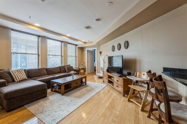 Photo - 1100 Clinton St