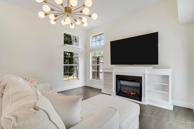 Photo - 765 NW Bristol St