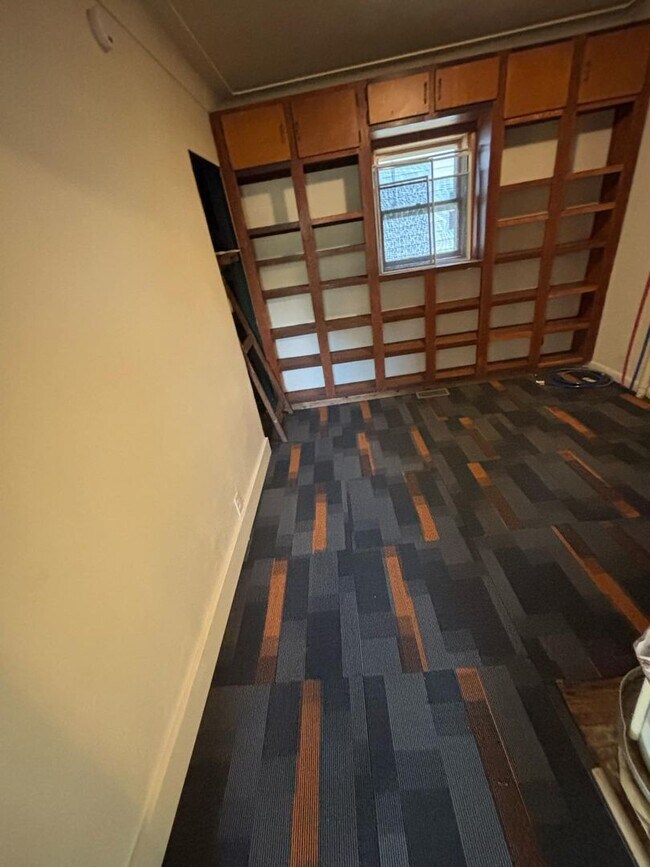 Cute 3 Bedroom house with detached 3 Car G... House Rental in Toledo