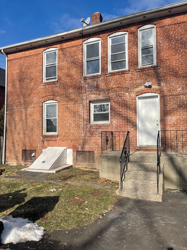 Exterior (back) - 24 Garden St Unit 2nd floor