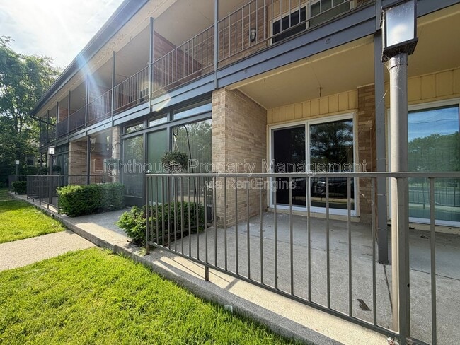 Building Photo - 510 Woodridge St NE Unit 21