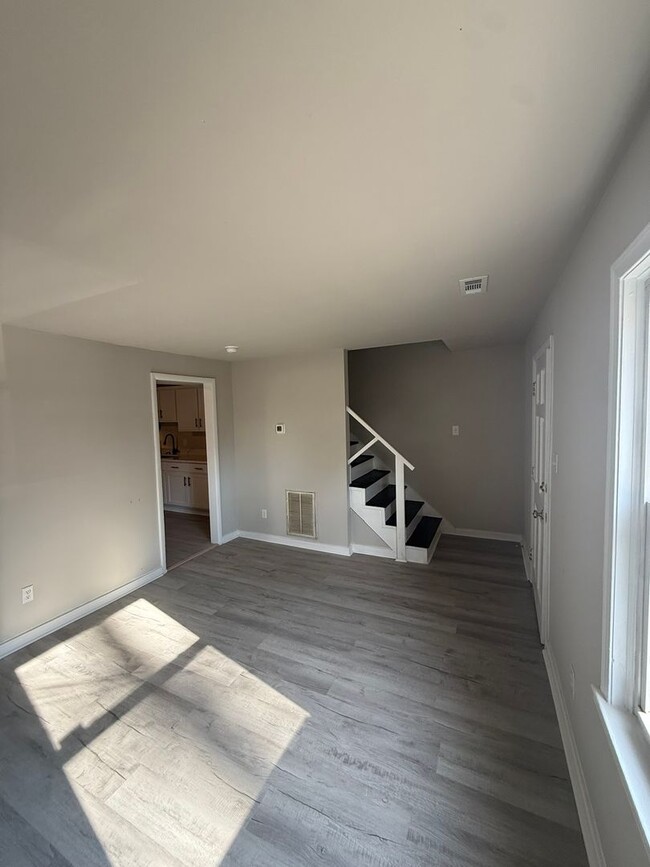 Photo - 1104 S Lombardy St Unidad B