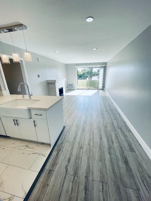 Building Photo - 2414 S Barrington Ave Unit 311 Rental