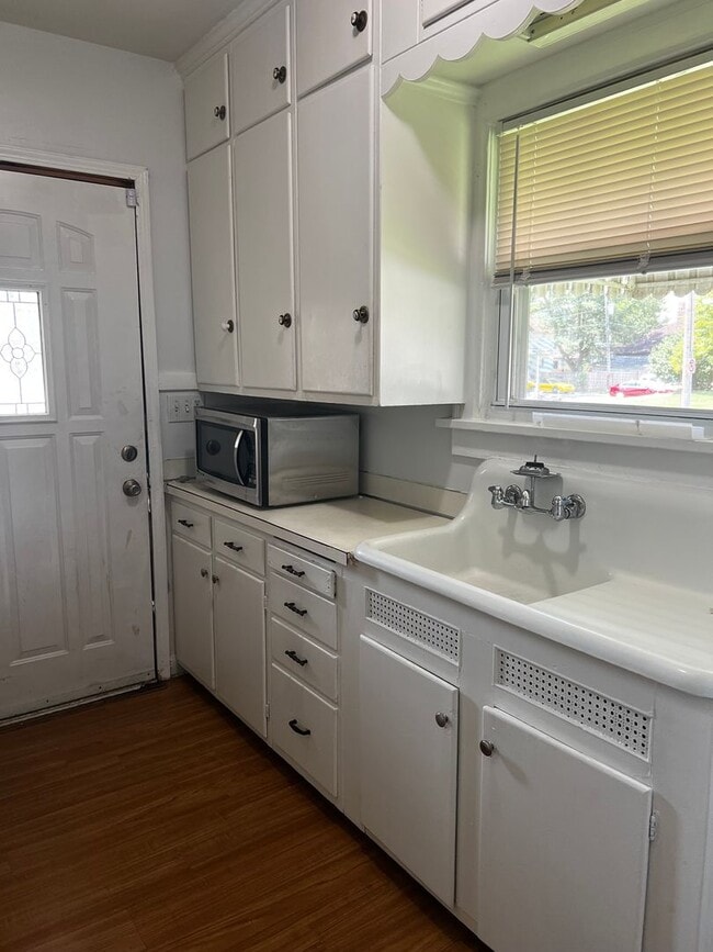 Photo - 1455 W 12th St