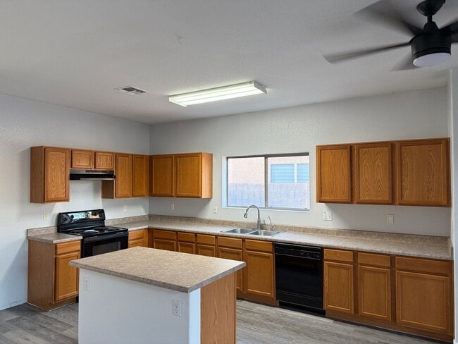 Photo - 33190 N Cherry Creek Rd