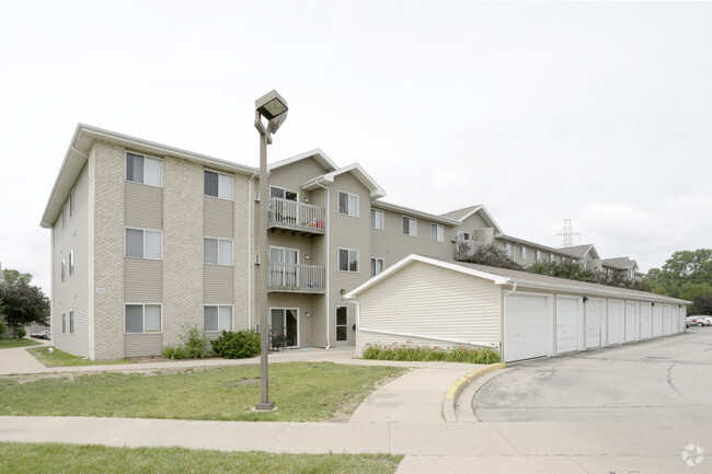 Fox Valley Meadows Apartments - Fox Valley Meadows Apartments