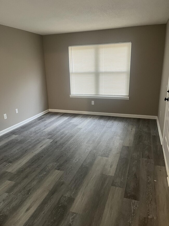 Building Photo - 616 S Lakehurst Dr Unit B