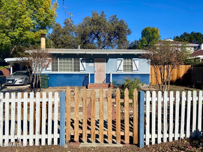 Building Photo - 3193 Royal Oaks Dr