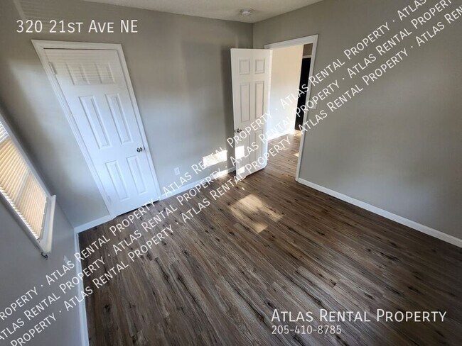 Photo - 320 21st Ave NE
