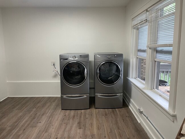 Laundry - 6821 14th Ave Unit #4