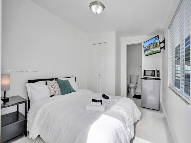 Building Photo - 12031 NW 5th Ave Unit 2-2 Rental
