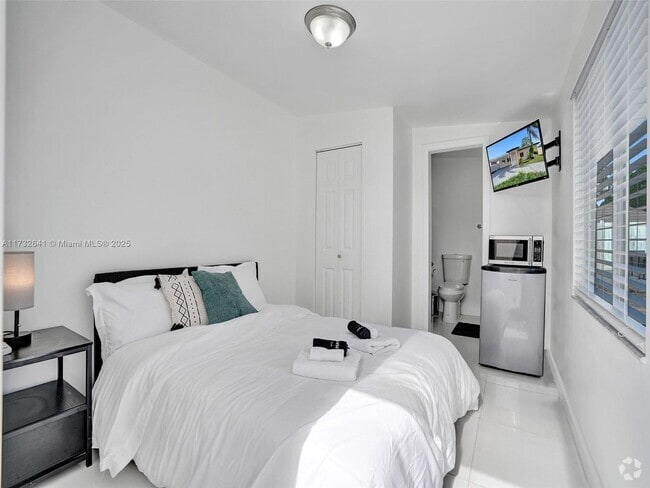 Building Photo - 12031 NW 5th Ave Unit 2-2 Rental