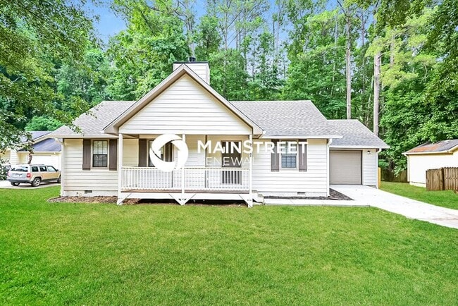 Building Photo - 3 Bedroom Pet-Friendly Home in Jonesboro, GA with Main Street Renewal