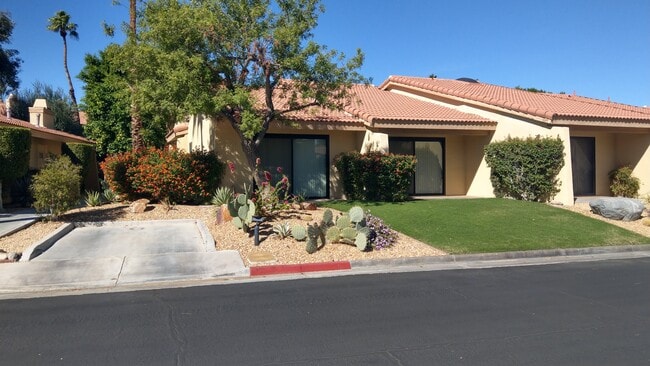 Building Photo - 2631 N Whitewater Club Dr Unit 2631