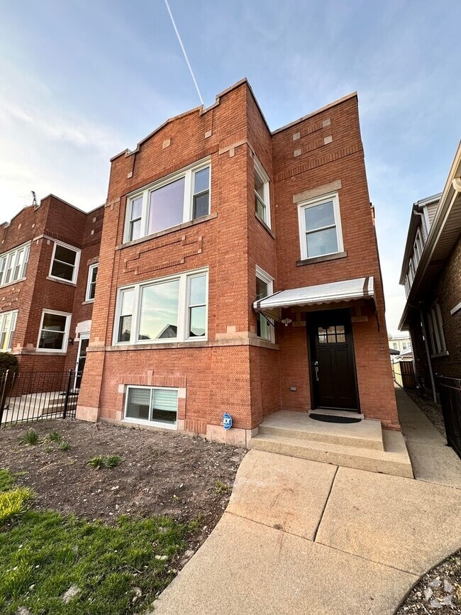 Building Photo - 5224 W Roscoe St Unit 1 Rental