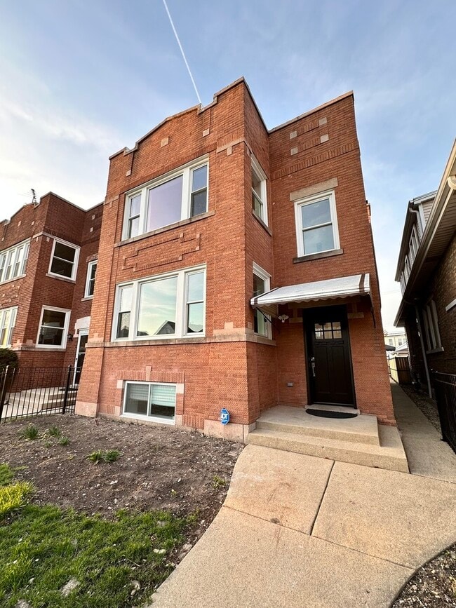 Photo - 5224 W Roscoe St Apartment Unit 1
