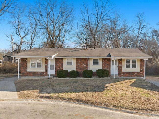 Building Photo - 12 Manor Dr