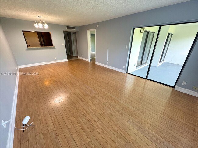 Photo - 2324 S Cypress Bend Dr Unit 415