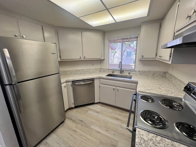 Photo - 1018 Cedar Gables Dr