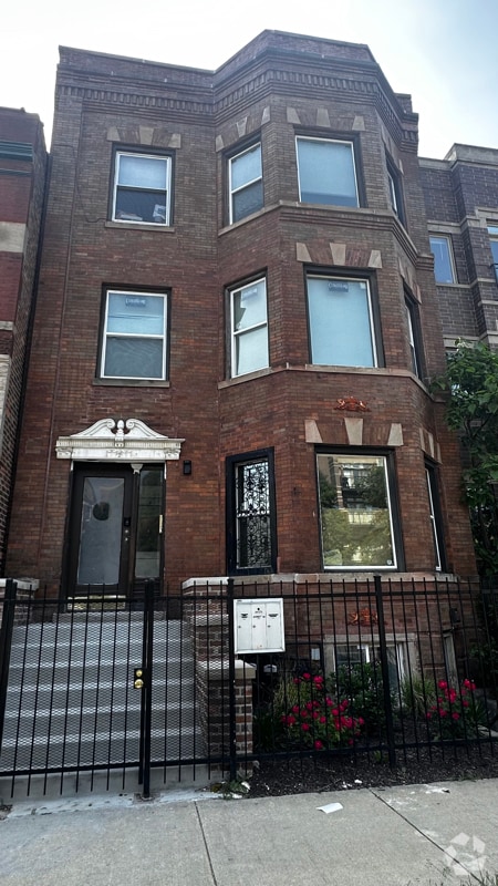 Building Photo - 4444 S Indiana Ave Rental