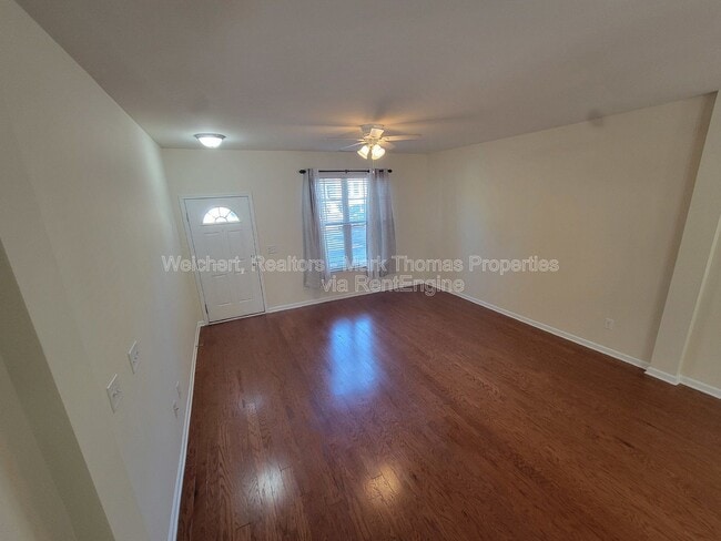 Photo - 100 Stratford Lakes Dr