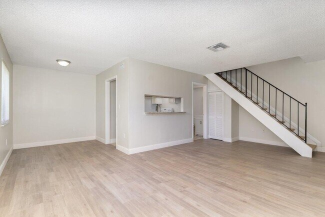 Photo - Lovely 2 Bedroom Condo Now Available - Pine Shadows Close to Valencia