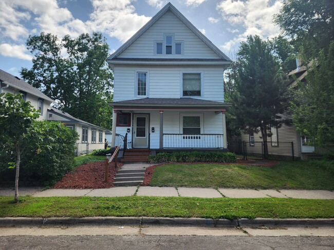 Photo - 1315 5th St NE House
