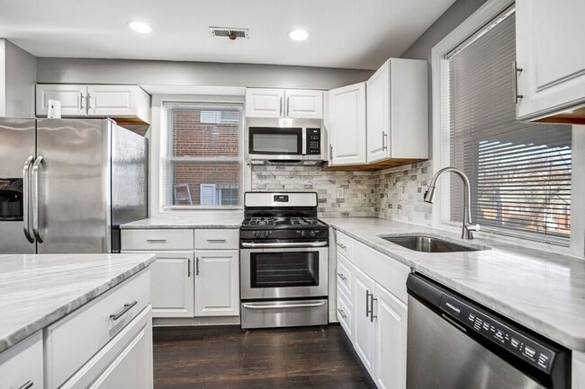 Building Photo - 812 Burns St SE