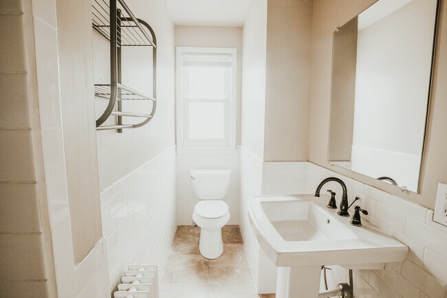 Photo - 403 6th St SE