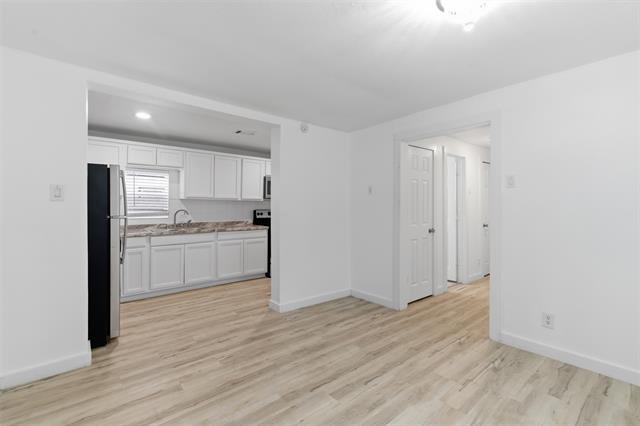 Photo - 1046 W Collins St