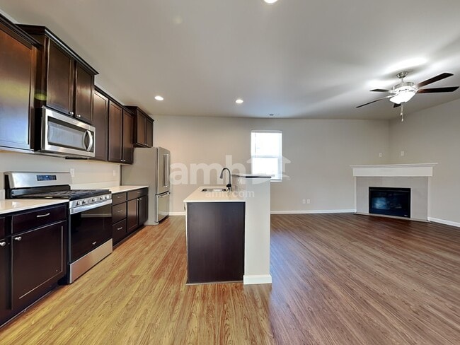 Photo - 306 Holdener Ln N