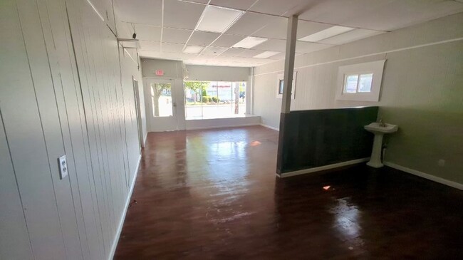 Prime Commercial Space for Rent - Prime Commercial Space for Rent Apartment Unit DOWN